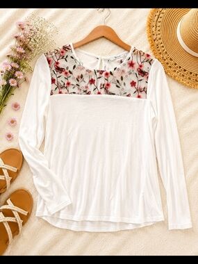 TU Woman Embroidered Mesh Butterfly Top Size 14